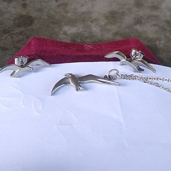 Flying Sea Bird Tern Silver tone metal Necklace and Earrings Nautical - Picture 5 of 9